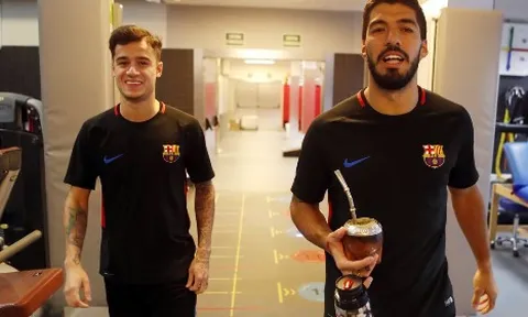 Coutinho như hình với bóng bên cạnh Suarez tại Barcelona