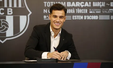 Coutinho rạng rỡ ký hợp đồng cùng Barca