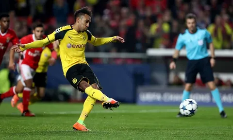 Cú hat-trick đẳng cấp của Pierre Aubameyang vào lưới Benfica