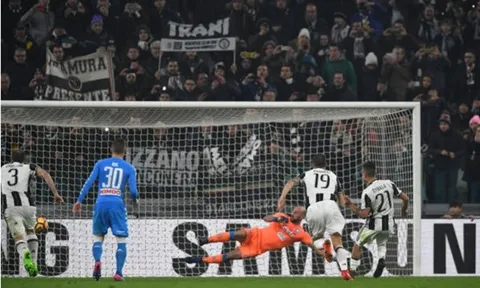 Cú ngược dòng của Juventus trước Napoli