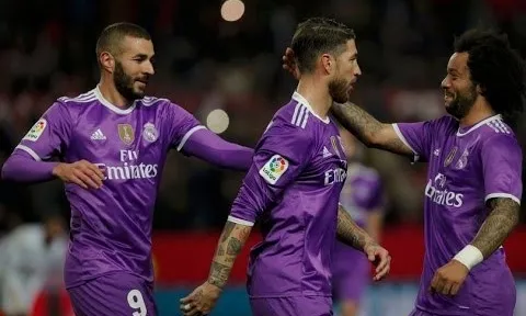 Cú panenka 'trêu ngươi' CĐV Sevilla của Sergio Ramos