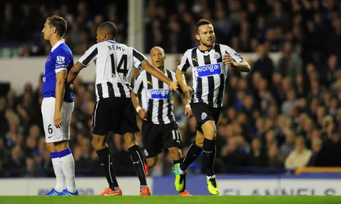 Cú ra chân tuyệt hảo của Yohan Cabaye vs Everton