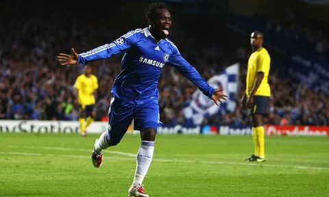 Cú volley không thể cản của Michael Essien vs Barcelona