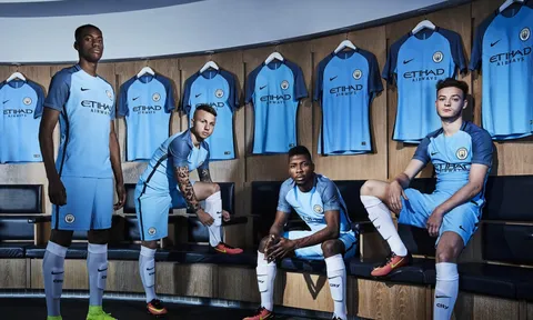 Cực hài: Cầu thủ Man City ăn đồ Trung Quốc