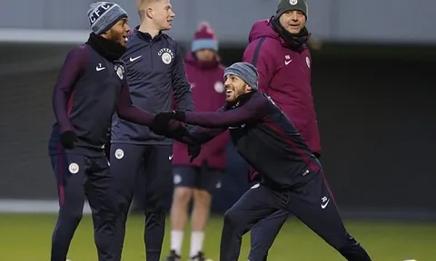 Sao Man City nô đùa không ngớt trước ngày hành hạ Bristol City