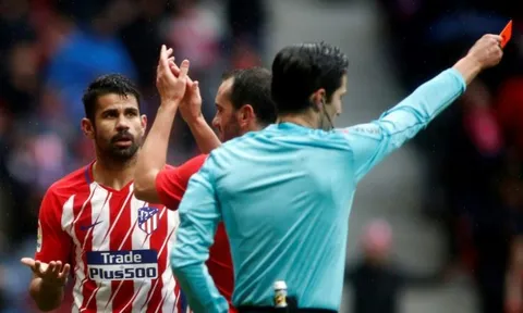 CẬN CẢNH: Diego Costa ngớ người khi ăn thẻ đỏ lãng xẹt