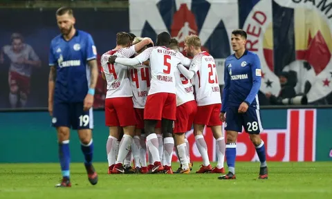 Thua thảm RB Leipzig, Schalke giương cờ trắng trước Bayern