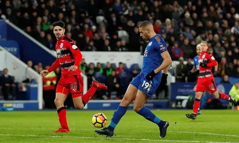 Những hình ảnh đầu tiên của Alexis Sanchez trong màu áo M.U