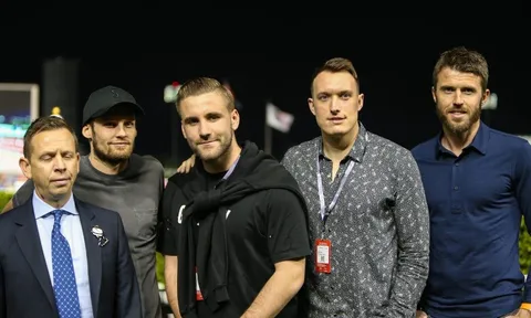 Trước khi rời Dubai, dàn sao Man Utd kéo nhau đi xem đua ngựa