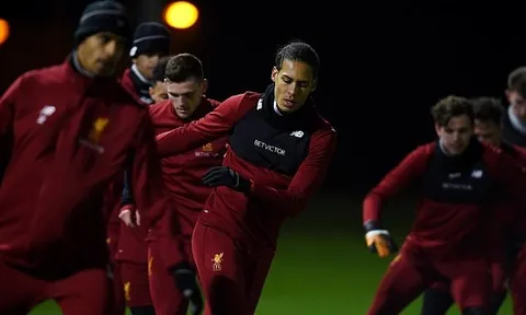 Van Dijk tập cực hăng cùng đồng đội mới, sẵn sàng "làm gỏi" Everton