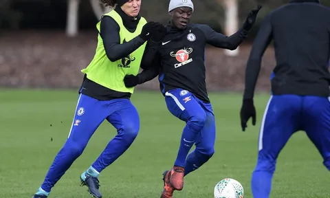 Kante và Luiz so kè quyết liệt trên sân tập, sẵn sàng hạ Arsenal