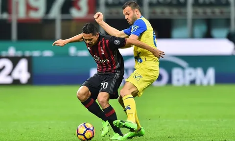 Đá hỏng pen, nhưng Bacca vẫn lập công đầu giúp Milan hạ gục Chievo