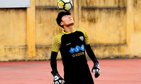 Thủ môn Bùi Tiến Dũng trở lại tập luyện chuẩn bị cho AFC Cup 2018