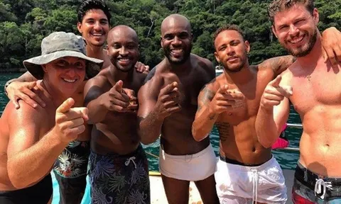 Dàn sao Barca làm gì trong ngày đầu năm mới?
