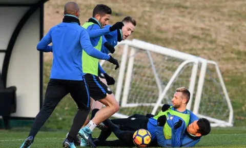 Dàn sao Inter quật nhau tả tơi trong ngày đầu hội quân