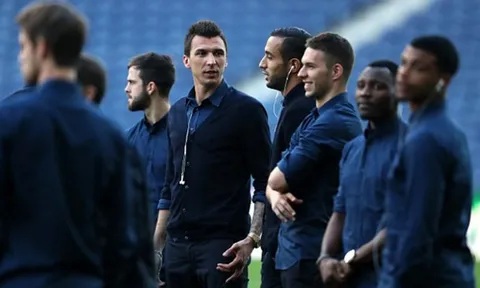 Dàn sao Juventus lịch lãm tham quan Dragao trước giờ chiến