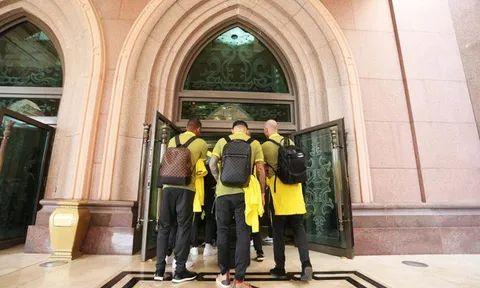 Dàn sao Man City tấn công 'thiên đường' Abu Dhabi