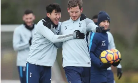 Dàn sao Tottenham "tình thương mến thương" trước đại chiến với Liverpool
