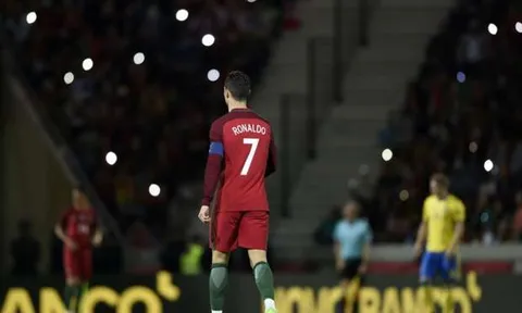 Dẫn trước 2 bàn, Ronaldo vẫn nếm trái đắng trong ngày về quê hương