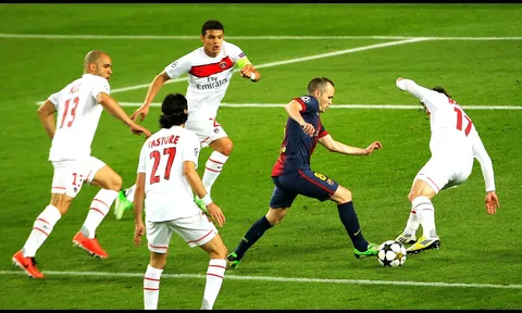 Đẳng cấp giữ bóng 'dính như keo' của Andres Iniesta