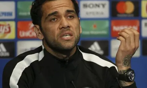 Dani Alves gây bão với phát ngôn về đồng nghiệp vừa đột quỵ