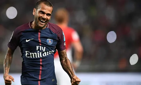 Dani Alves thi đấu như hồi xuân tại PSG