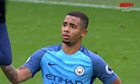 Đảo chân, qua người, Gabriel Jesus có kém gì Neymar