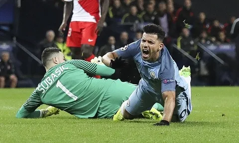 Đấu Monaco, Kun ngã vờ kiếm pen?
