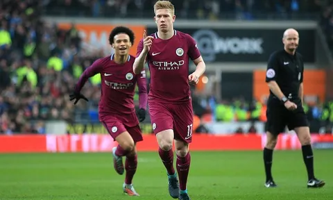 De Bruyne sút phạt thông minh, Cardiff ngỡ ngàng