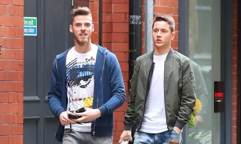De Gea và Herrera thảnh thơi dạo phố trước Europa League