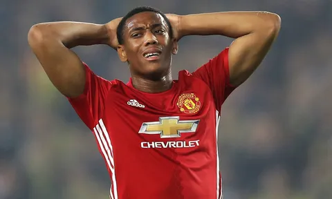 Để Martial đi, Mourinho lại nhận cái kết như De Bruyne