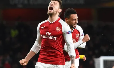 Debuchy về Pháp, thoát khỏi Arsenal