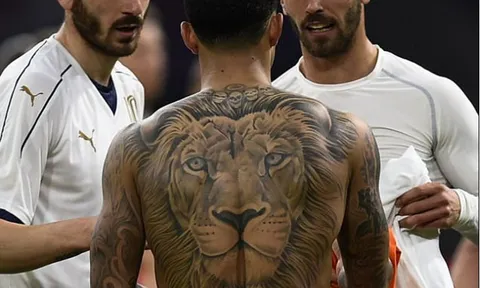 Depay lộ hình xăm khủng trong trận đấu giữa Hà Lan và Ý