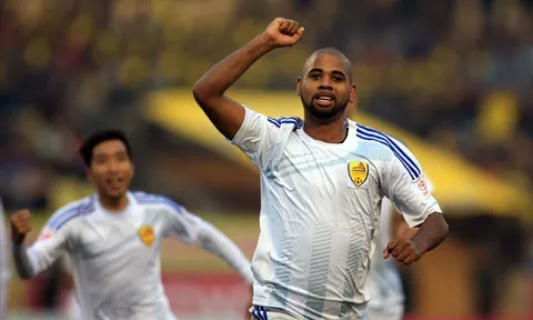 “Đi đêm” săn ngoại binh ở V-League: Lôi nhau đến "toà" FIFA?