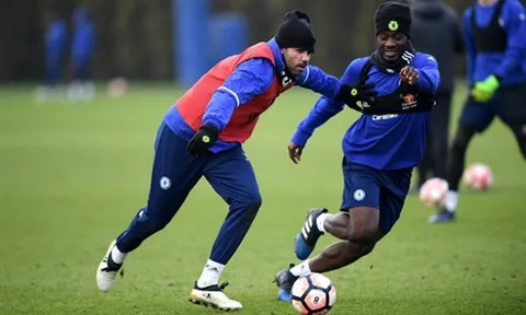 Diego Costa đá như 'máy quét' trên sân tập của Chelsea