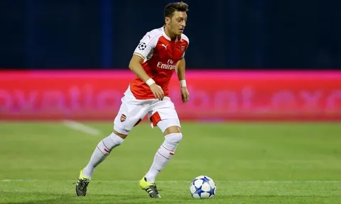 Điểm tin chiều 17/02: Ibra ôm mộng vô địch; Oezil trung thành với Arsenal; Sanchez sang Italia