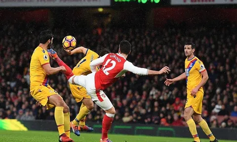 Điểm tin sáng 02/01: Phát 'sốt' với siêu phẩm bò cạp của Giroud, M.U bạo chi vì Harry Kane