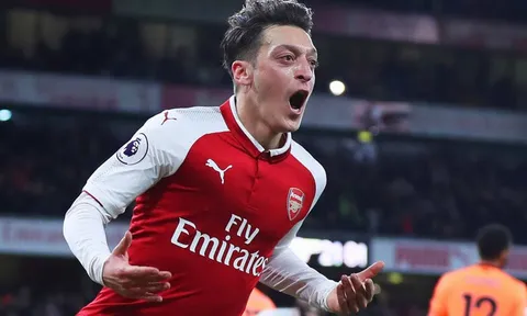 Điểm tin sáng 02/02: Ozil ở lại Arsenal thêm 3 năm; Lingard khó chịu vì Mourinho