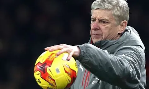 Điểm tin sáng 17/02: Martial hậm hực vì Ibra; Wenger lên "đoạn đầu đài"