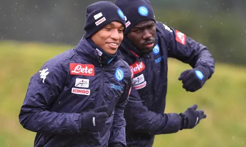 Đội mưa tập luyện, Napoli quyết tâm tạo bất ngờ tại nước Đức