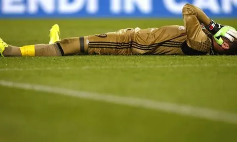 Donnarumma mắc sai lầm ngớ ngẩn, Milan suýt chết với Pescara