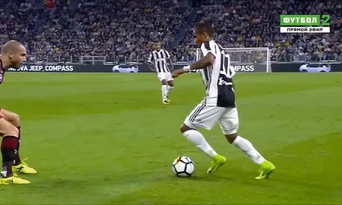 Douglas Costa thể hiện ra sao trước Torino?