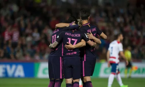 Dư âm Granada 1-4 Barca: Enrique rất liều