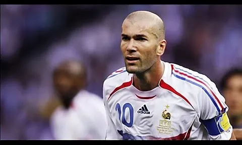 Đừng nhờn với Zinedine Zidane