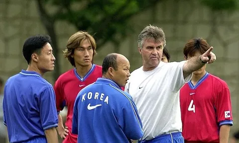 Đừng trách ông Park, xe bus hai tầng là di sản của Guus Hiddink
