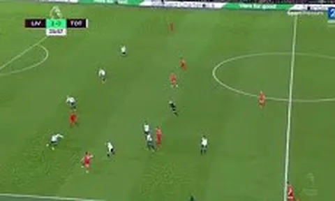 Đường chuyền bằng gót cực đỉnh của Wijnaldum