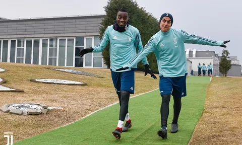 Dybala "tếu táo" tập luyện cùng Juventus