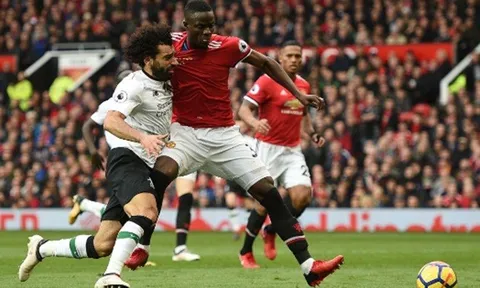 Eric Bailly xoay compa loại bỏ Salah khiến CĐV thán phục
