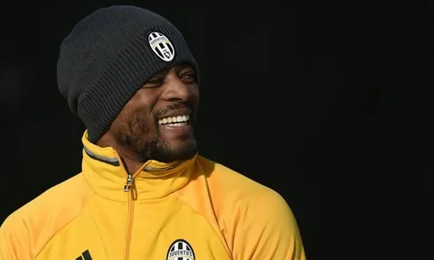 Evra rất gần Ngoại hạng Anh, không đến Man Utd