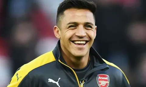 Fan Arsenal phát điên khi Sanchez cười lớn dù đội nhà thảm bại